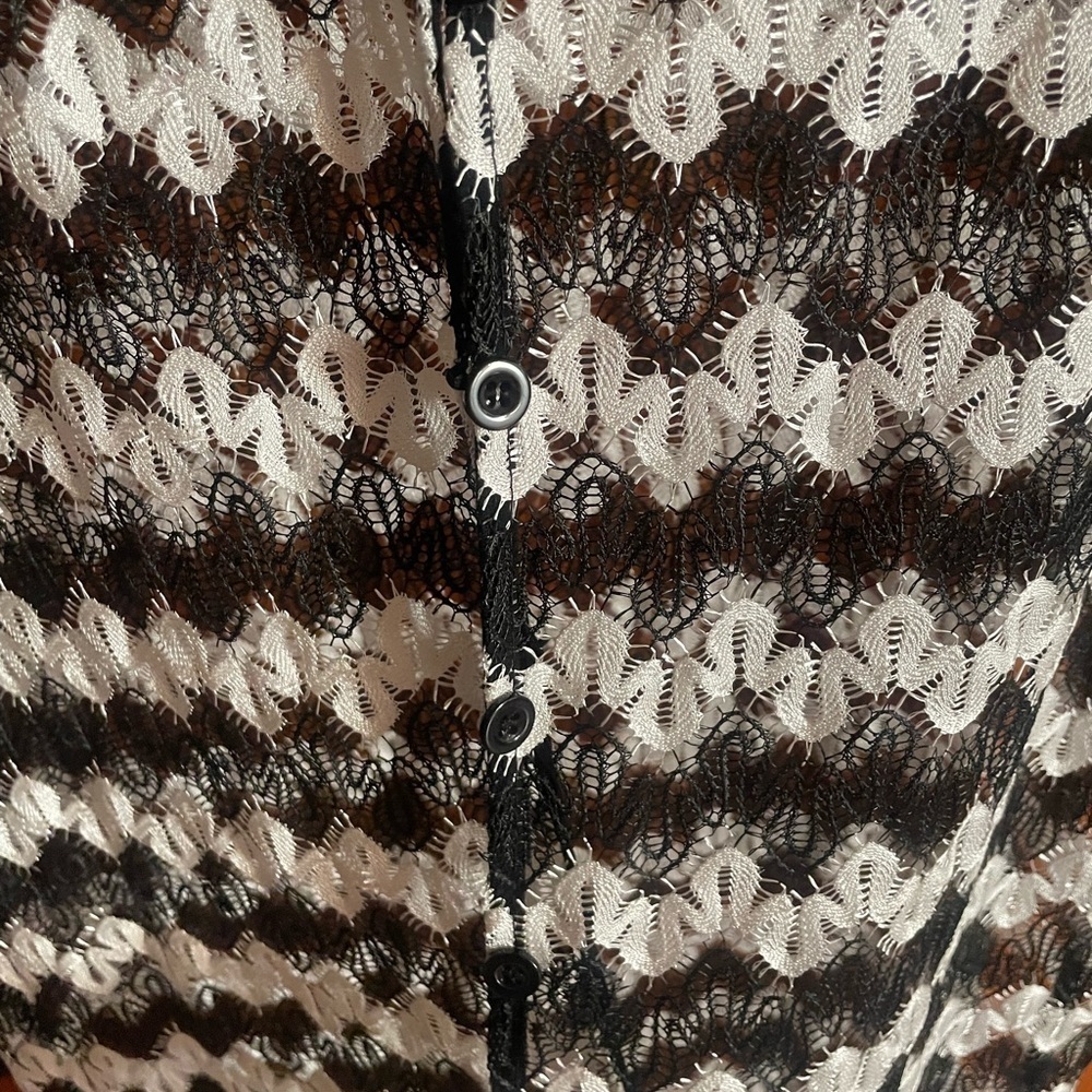 Black/white zig zag lace beach cover up - Picture 4 of 7